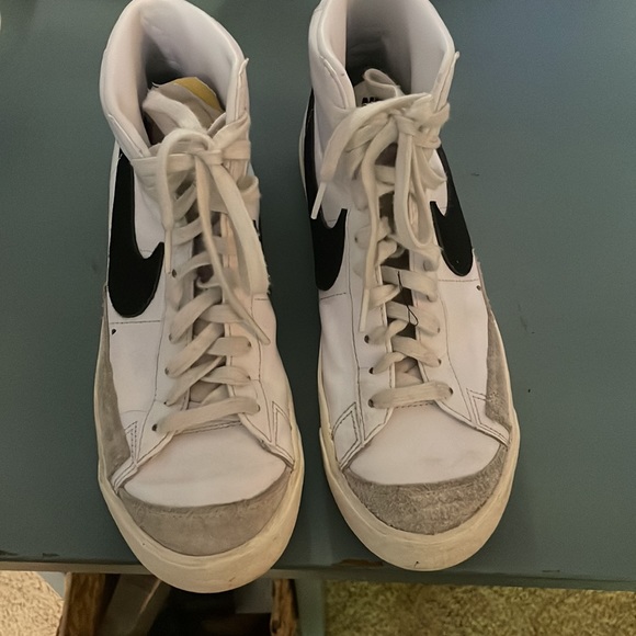 Women’s Nike Blazer Mid ‘77 high tops - Picture 2 of 3